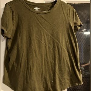dark green old navy t-shirt, size medium, loose fitting